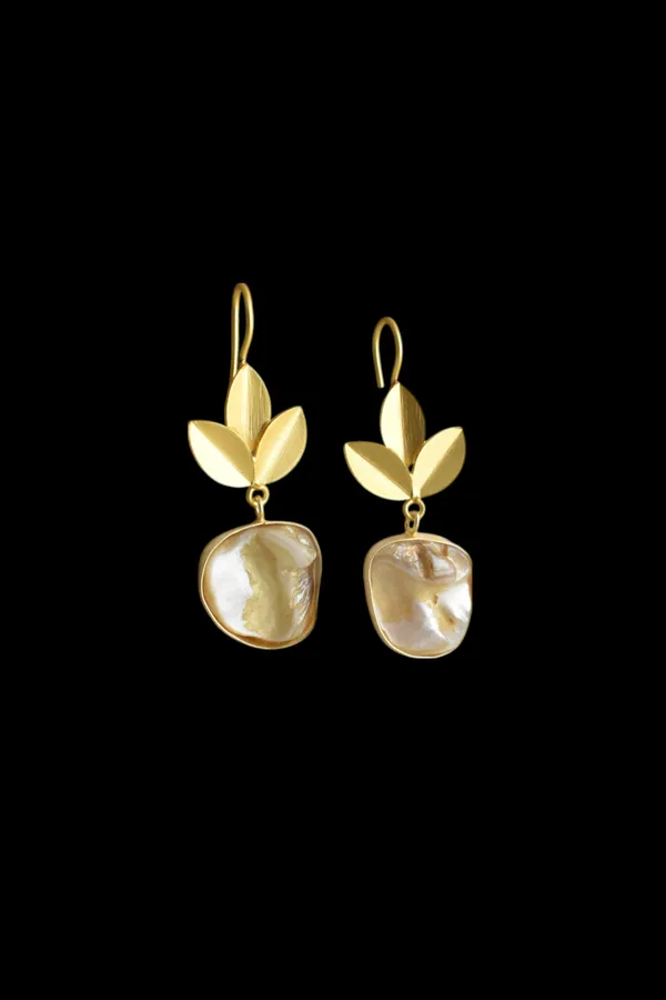 Trendy_Stylish_Light_Weight_Hand_Crafted_Brass_Earring_with_MOP