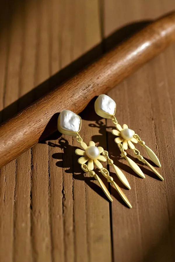 Trendy_Stylish_Light_Weight_Hand_Crafted_Brass_Earring_with_MOP