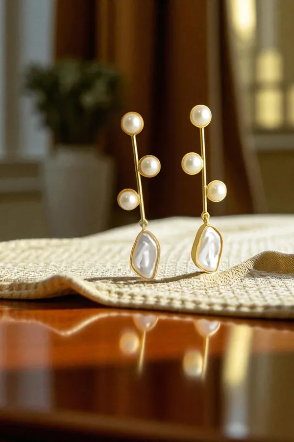 Trendy_Stylish_Light_Weight_Hand_Crafted_Brass_Earring_with_MOP