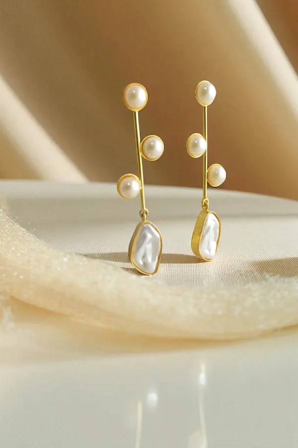 Trendy_Stylish_Light_Weight_Hand_Crafted_Brass_Earring_with_MOP
