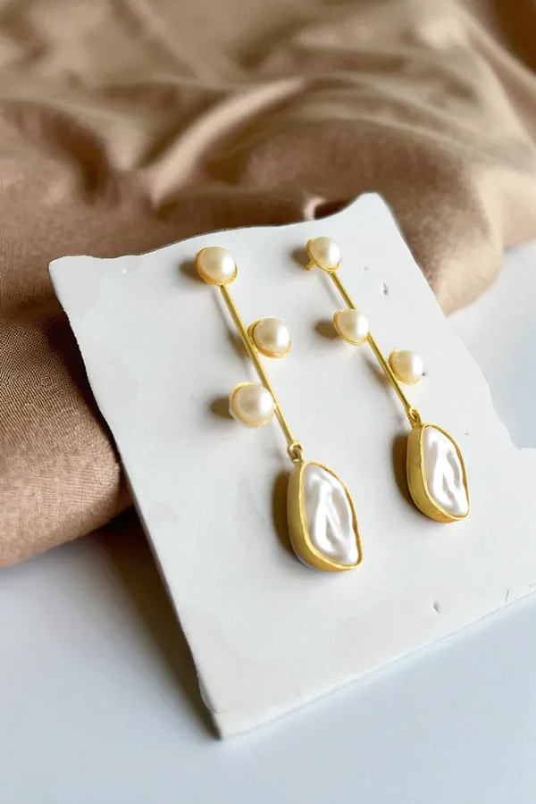 Trendy_Stylish_Light_Weight_Hand_Crafted_Brass_Earring_with_MOP