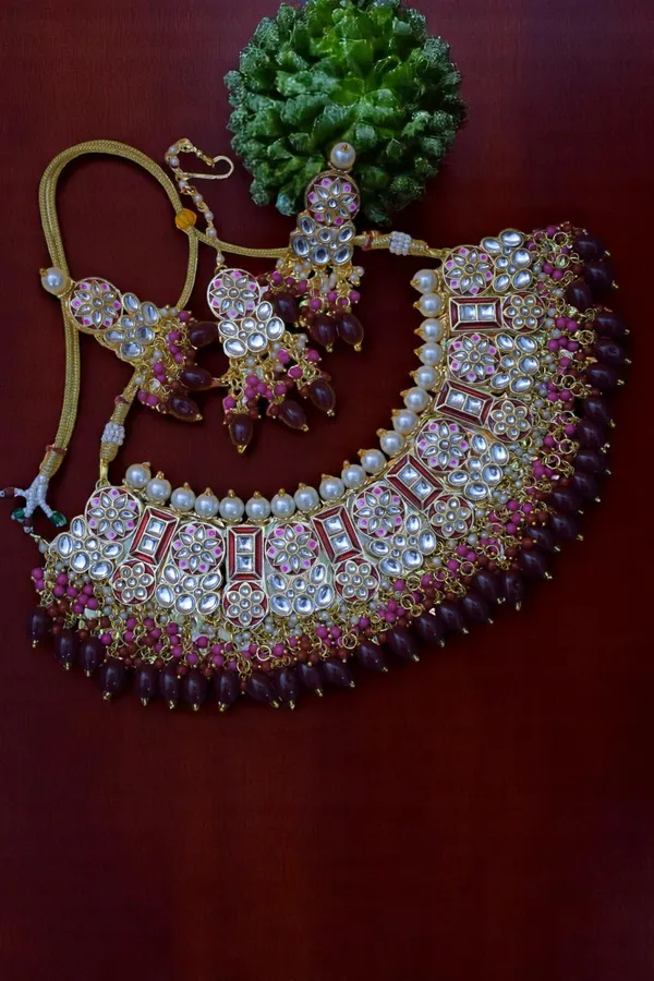 Unique_Designer_Meenakari_Hand_Made_Choker_Set_with_beautiful_Earring_and_Tikka
