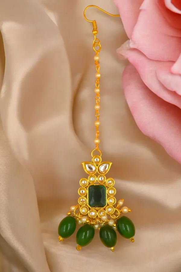 Unique_Green_Necklace_set_with_Maang_Tikka