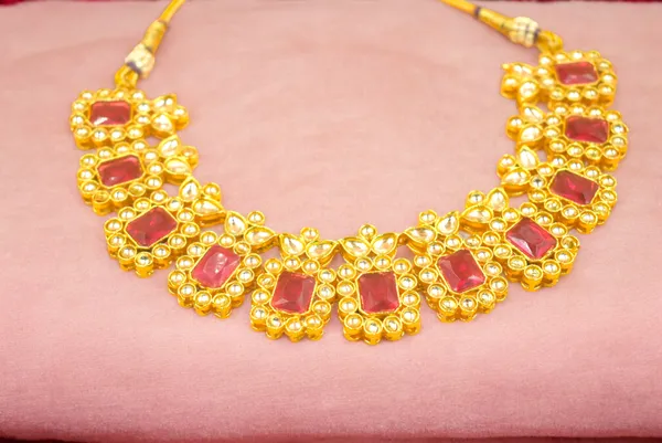 Unique_Pink_Necklace_set_with_Maang_Tikka
