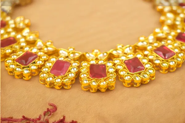 Unique_Pink_Necklace_set_with_Maang_Tikka