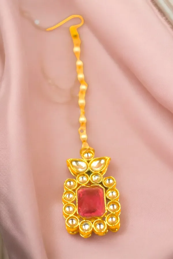 Unique_Pink_Necklace_set_with_Maang_Tikka