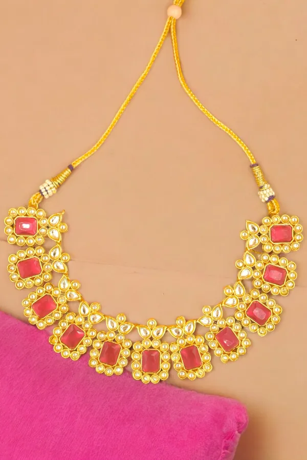 Unique_Pink_Necklace_set_with_Maang_Tikka