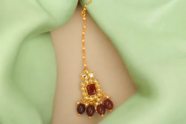 Unique_Red_Necklace_set_with_Maangtikka