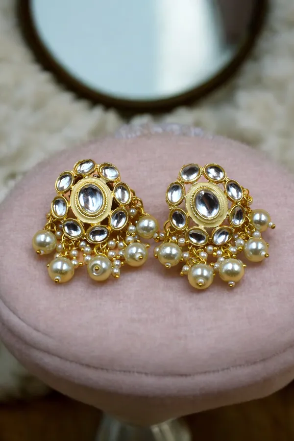 White_Necklace_Set_and_Earrings_with_Maang_Tikka