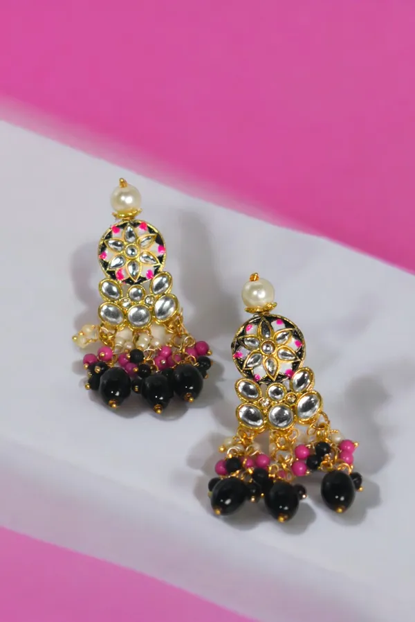 Quality_Black_Choker_Necklace_Set_with_Maang_Tikka