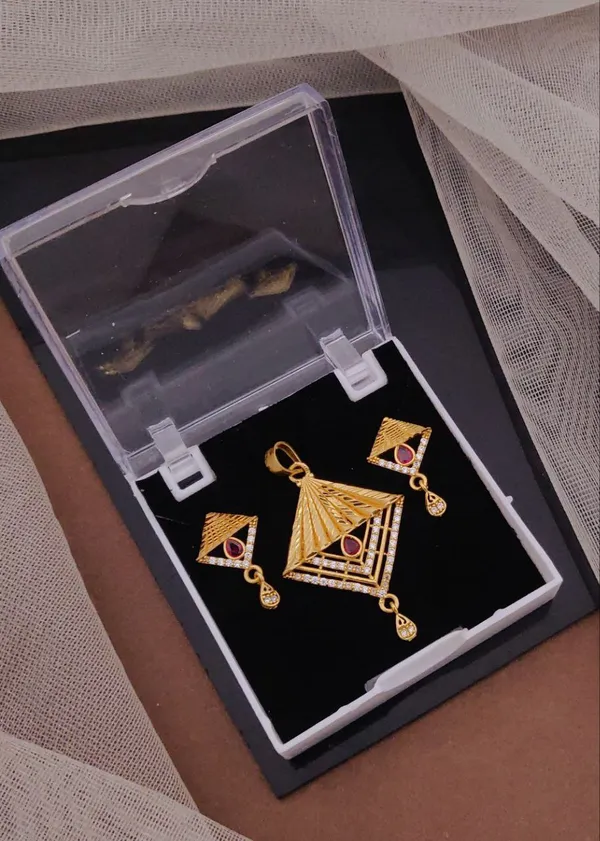 Micro_Gold_Plated_Chain_Pendant_Set_with_elegant_earrings_set