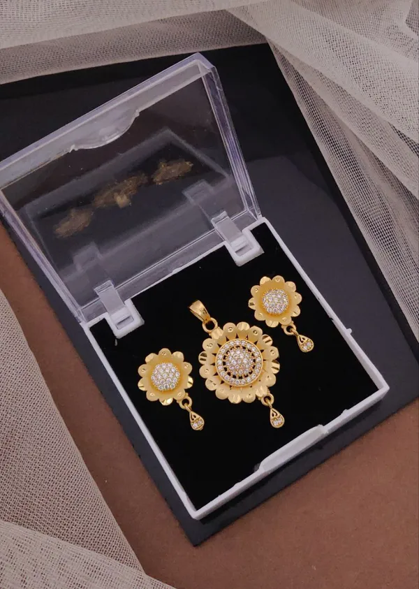 Micro_Gold_Plated_Chain_Pendant_Set_with_elegant_earrings_set