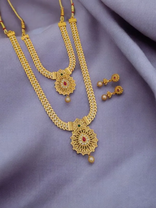 Aarohi_Gold_Diamond_Necklace_For_women