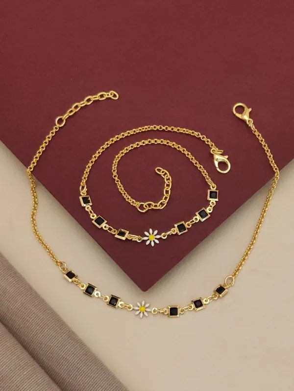 Charming_Daisy_&_Elegant_Black_Square_Anklet_Sets