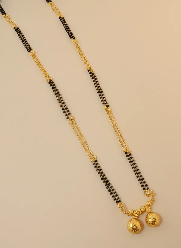 Classic_Dual-Tone_Gold_&_Black_Bead_Mangalsutra_with_Traditional_Vati_Pendant
