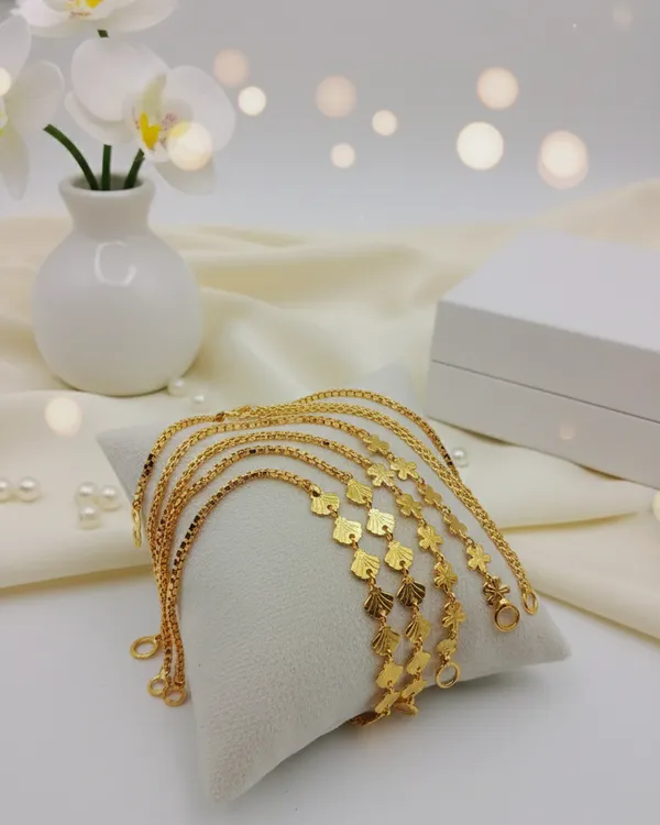 Collection_of_Delicate_Gold_Earring_Chain_