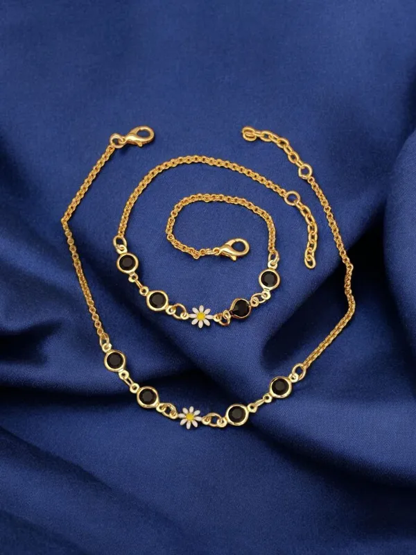 Delicate_Gold_Anklet_with_Black_Gemstones_and_Daisy_Charm