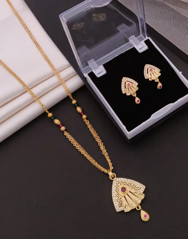 Designer_AD_Stone_&_Ruby_Pendant_with_Traditional_Chain_&_Matching_Earrings