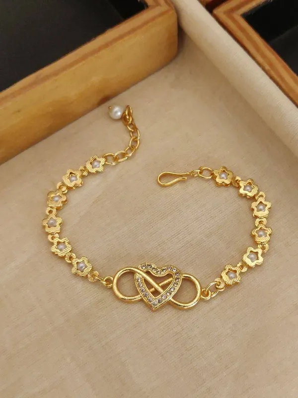 Diamond_Heart_&_Infinity_Pendant_with_Flower_Pearl_Bracelet