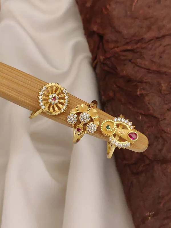 Diverse_Gold-Toned_Rings:_A_Collection_of_Traditional_and_Modern_Designs