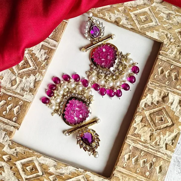 Elegant_Regal_Carved_Magenta_Beaded_&_Kundan_Crystal_Drop_Chandelier_Earrings