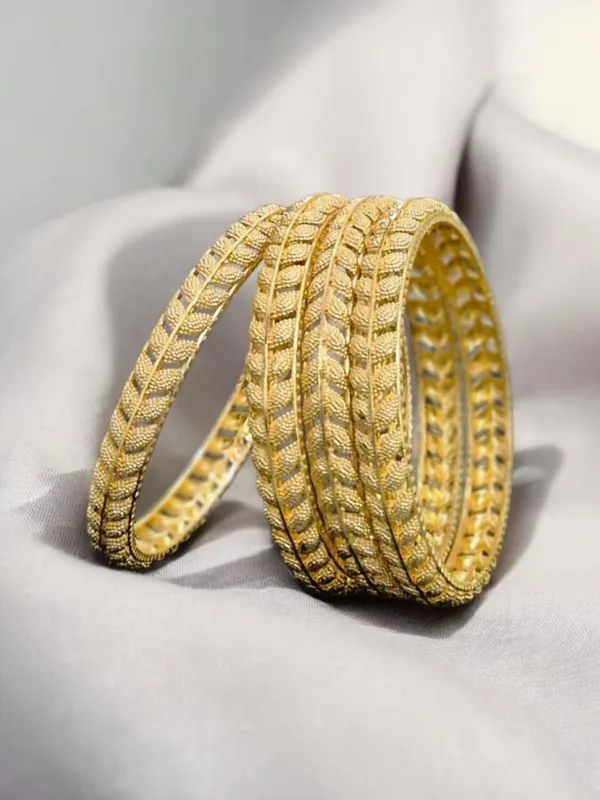 Elegant_Textured_Gold_Plated_Bangle_Set