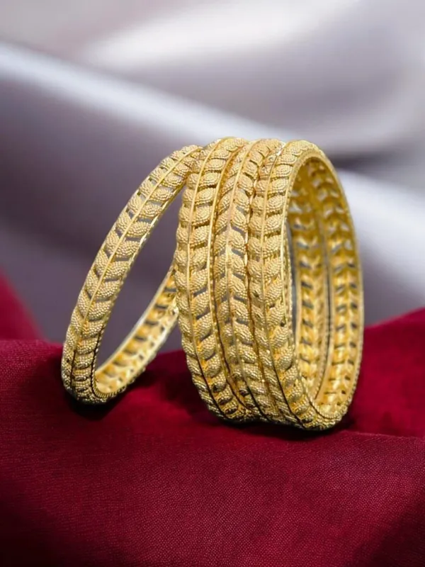 Elegant_Textured_Gold_Plated_Bangle_Set