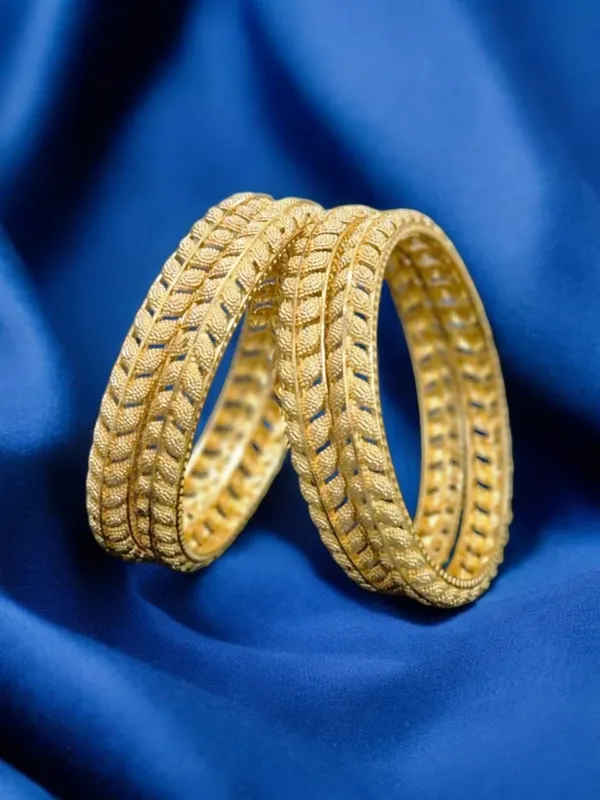 Elegant_Textured_Gold_Plated_Bangle_Set