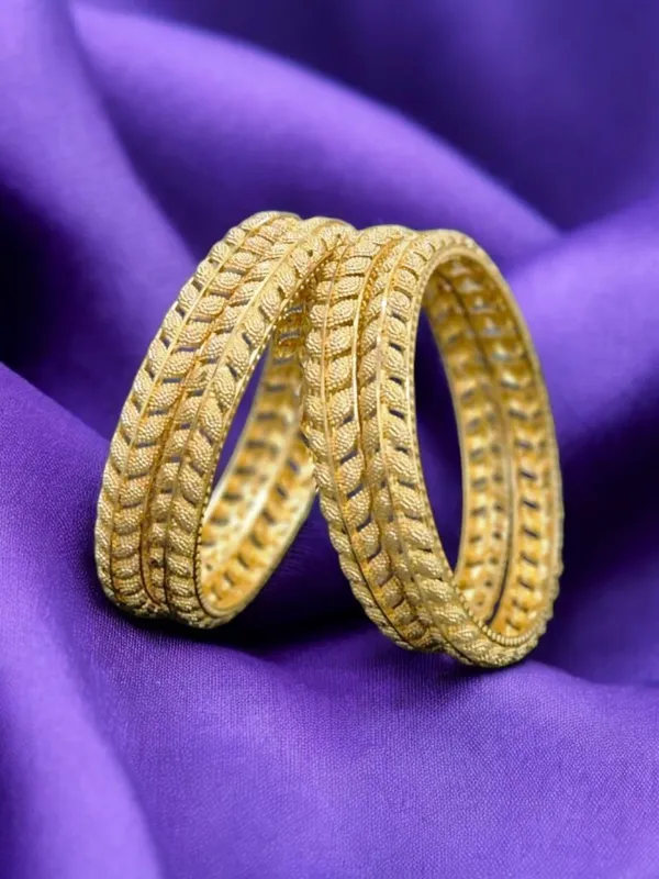 Elegant_Textured_Gold_Plated_Bangle_Set