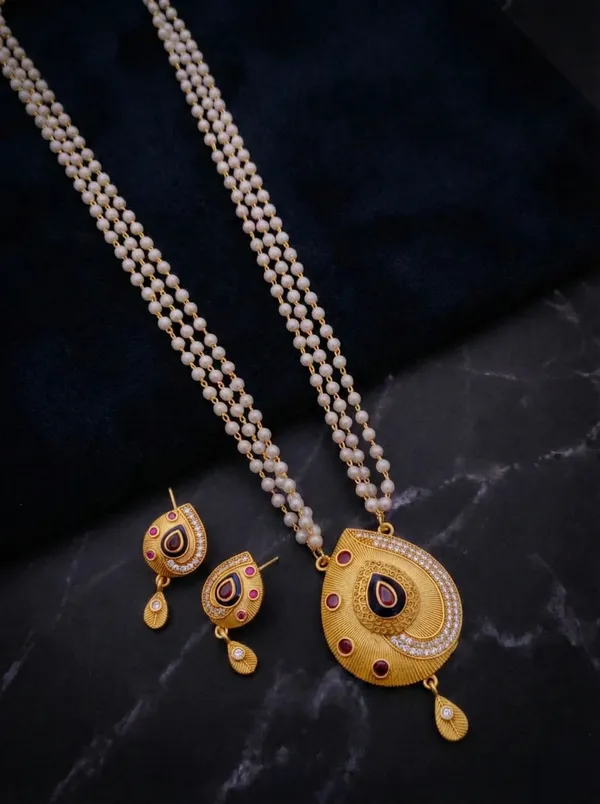 Elegant_Three-Layer_Pearl_Mala_with_Gold-Finished_Teardrop_Pendant_Set