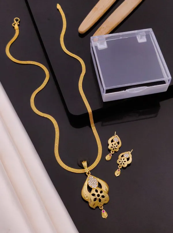 Exquisite_Gold-Plated_Floral_Pendant_Set_with_Textured_Mesh_Chain