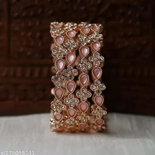 Exquisite_Rose_Gold_Bangle_with_Intricate_Design