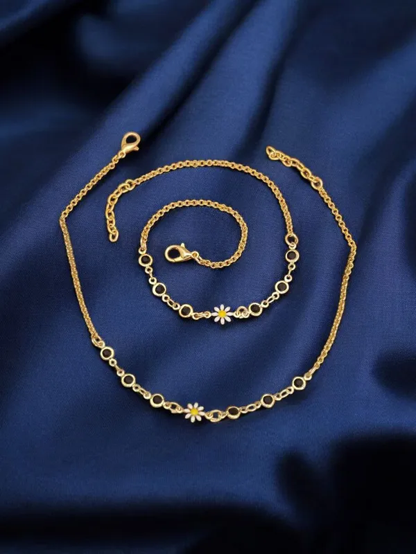 Gold_Daisy_Charm_Anklet_with_Black_Gemstones