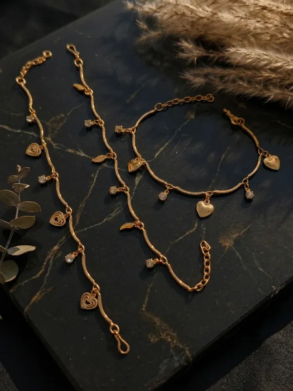 Gold-Plated_Heart_&_Leaf_Charm_Bracelet_Set_–_Delicate_Dangle_Link_Jewelry