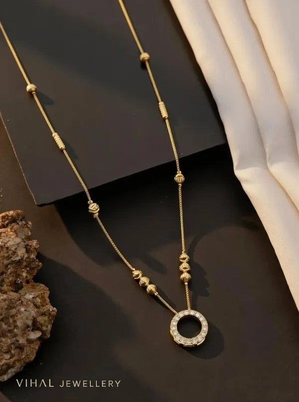 Gold-Plated_Minimalist_Necklace_Chain_with_American_Diamond_Circular_Pendant