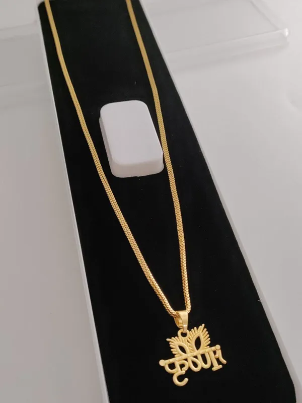 Gold-Plated_"Krishna"_Pendant_with_Dotted_Box_Chain