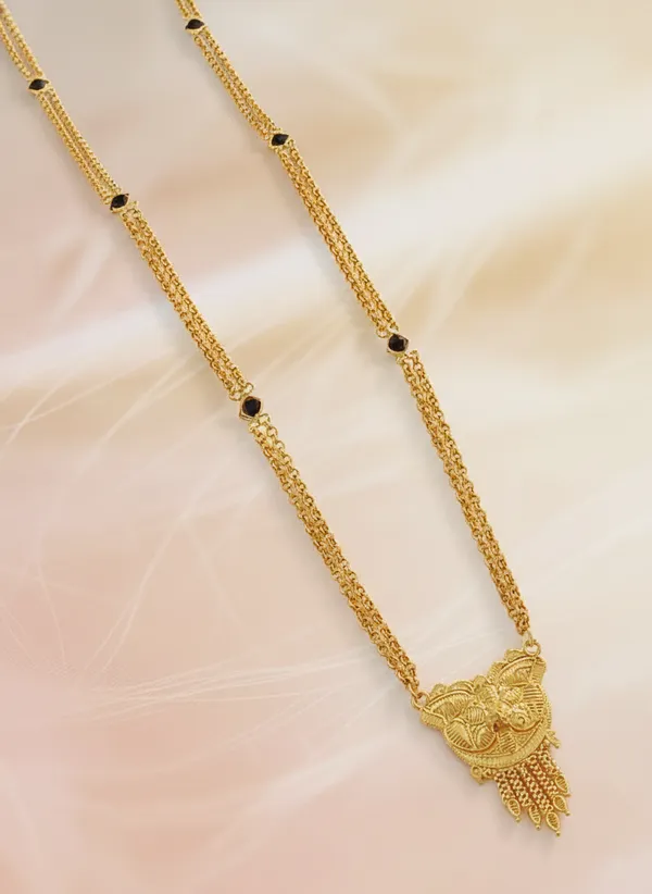 Gold_Traditional_Long-Chain_Necklace_with_Filigree_Pendant
