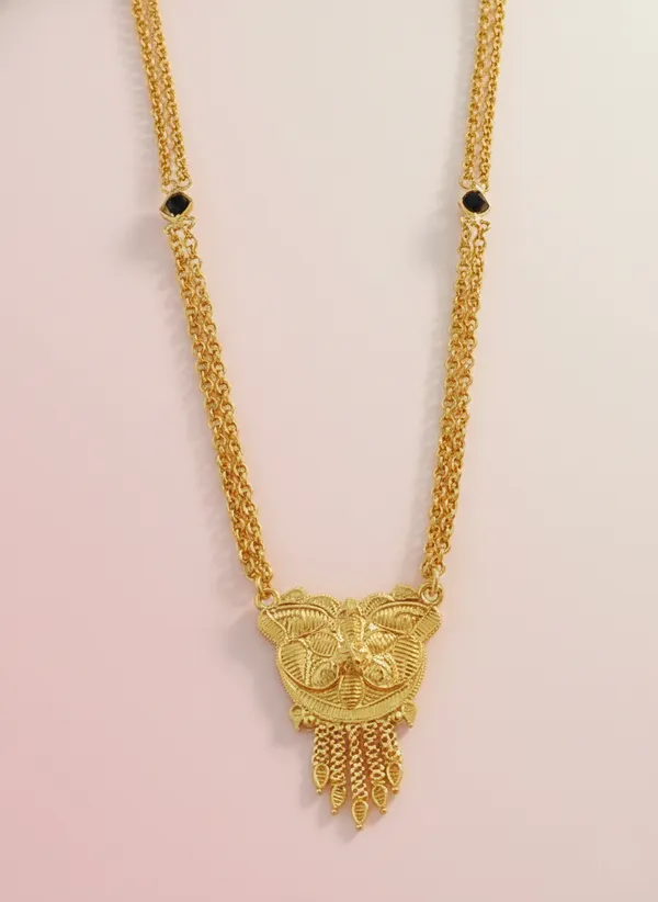 Gold_Traditional_Long-Chain_Necklace_with_Filigree_Pendant