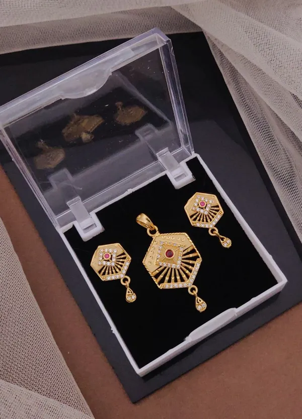 Micro_Gold_Plated_Chain_Pendant_Set_with_elegant_earrings_set