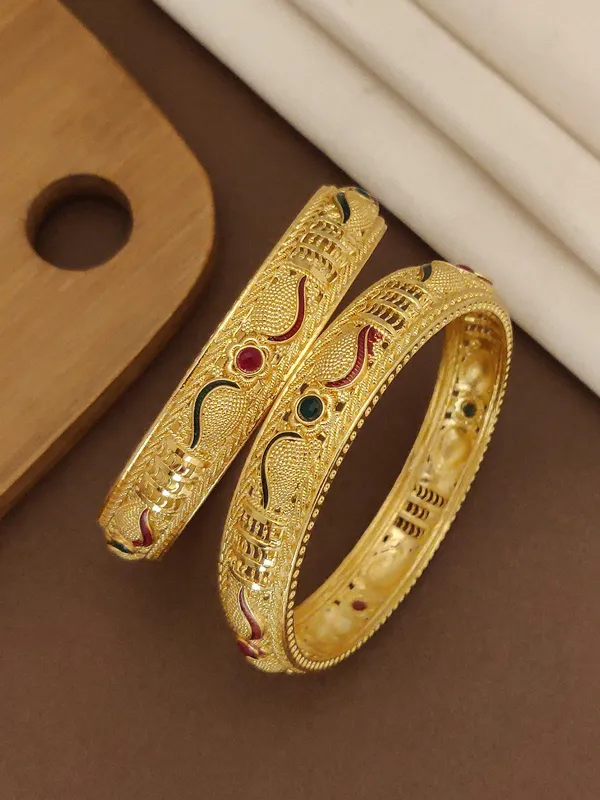 Luxurious_Gold_Bangles_with_Rich_Texturing_and_Colorful_Accents