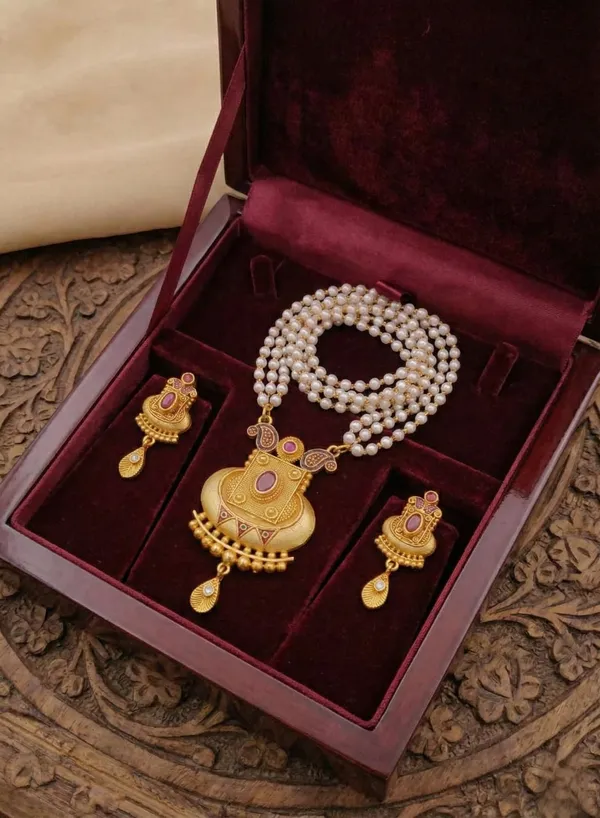 Matte_Gold_Finish_Long_Necklace_Set_with_Ruby-Toned_Accents