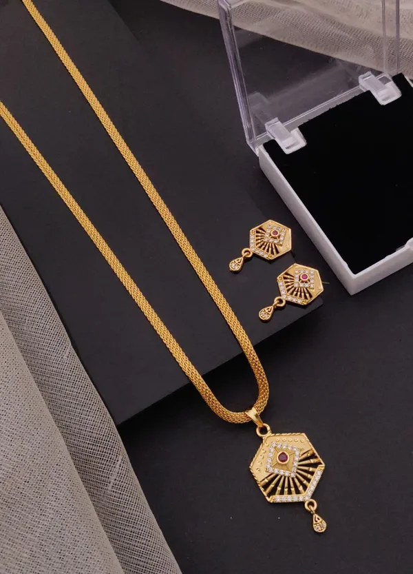 Micro_Gold_Plated_Chain_Pendant_Set_with_elegant_earrings_set