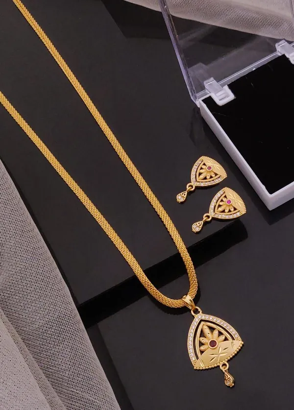 Micro_Gold_Plated_Chain_Pendant_Set_with_elegant_earrings_set