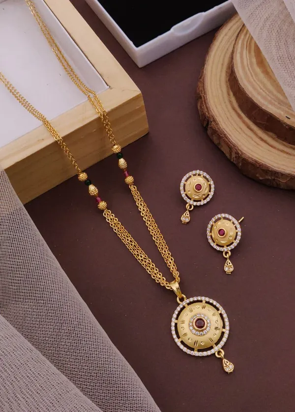Micro_Gold_Plated_Chain_Pendant_Set_with_elegant_earrings_set