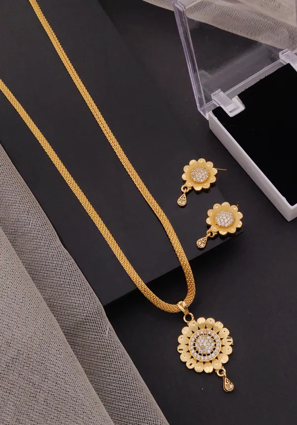 Micro_Gold_Plated_Chain_Pendant_Set_with_elegant_earrings_set