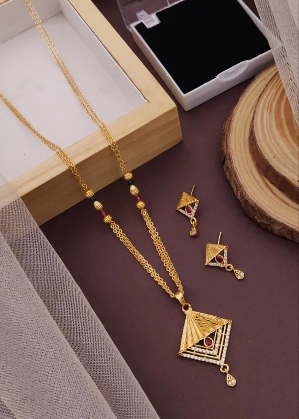 Micro_Gold_Plated_Chain_Pendant_Set_with_elegant_earrings_set