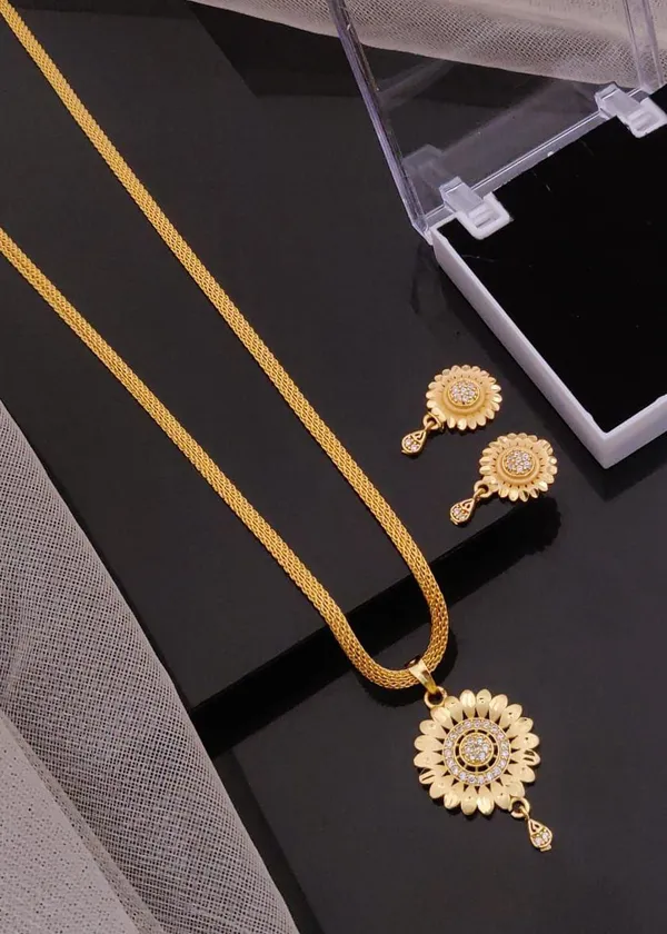 Micro_Gold_Plated_Chain_Pendant_Set_with_elegant_earrings_set