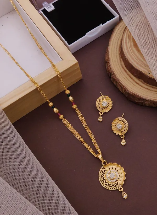 Micro_Gold_Plated_Chain_Pendant_Set_with_elegant_earrings_set