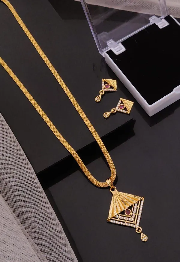 Micro_Gold_Plated_Chain_Pendant_Set_with_elegant_earrings_set