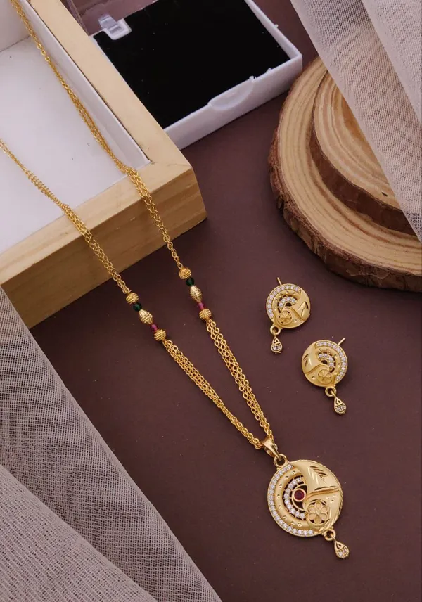 Micro_Gold_Plated_Chain_Pendant_Set_with_elegant_earrings_set